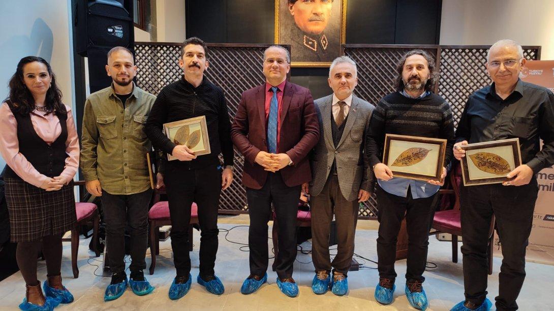 Trabzon Öğretmen Akademileri kapsamında Tasavvuf Müziği Örnekleri  konulu eğitimimizi tarihi Hasan Paşa Hamamında Müzik Öğretmenimiz Muharrem GAYDAN  tarafından gerçekleştirdik .