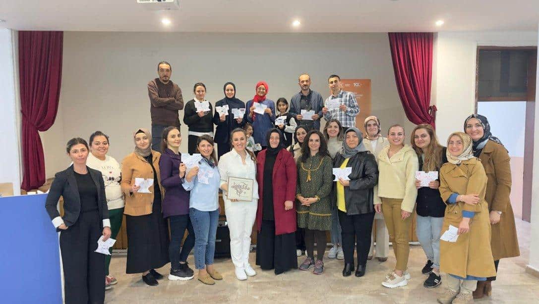 Trabzon Öğretmen Akademileri kapsamında Storigami Oyun ve Drama konulu eğitim Öğr. Gör. Sinem ÇOL tarafından gerçekleştirildi .