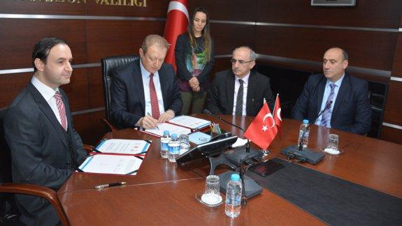Müdürlüğümüz ile Gençlik Hizmetleri ve Spor İl Müdürlüğü ve T.C. Batum Başkonsolosluğu Arasında Sınırları Aşıyoruz İşbirliği Protokolü İmzalandı.
