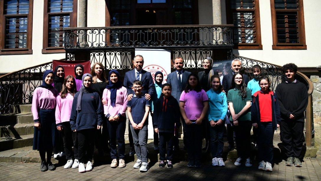İl Millî Eğitim Müdürümüz Hasan Uygun ve İl Kültür ve Turizm Müdürü Tamer Erdoğan, Trabzon Muhibbi Edebiyat Müzesi Kütüphanesi'nde Suya Yazanlar  Projesi kapsamında düzenlenen etkinliğe katıldılar.