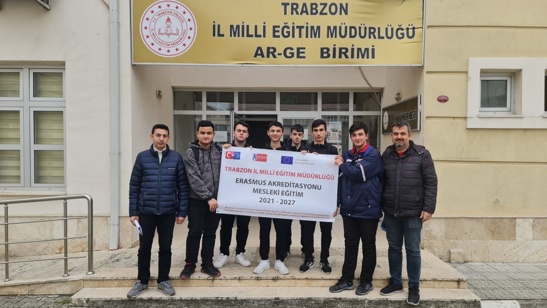 ROMANYA'DA GERÇEKLEŞTİRİLECEK OLAN MESLEKİ EĞİTİM ÖĞRENİCİLERİNİN KISA DÖNEMLİ HAREKETLİLİĞİ FAALİYETİ ÖNCESİ BİLGİLENDİRME TOPLANTISI GERÇEKLEŞTİRİLDİ