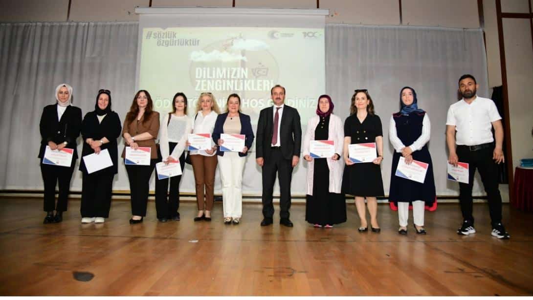 AKÇAABAT ŞEHİT SAMET USLU KIZ ANADOLU İMAM HATİP LİSESİ'NDE DİLİMİZİN ZENGİNLİKLERİ PROJESİ YIL SONU TÖRENİ GERÇEKLEŞTİRİLDİ